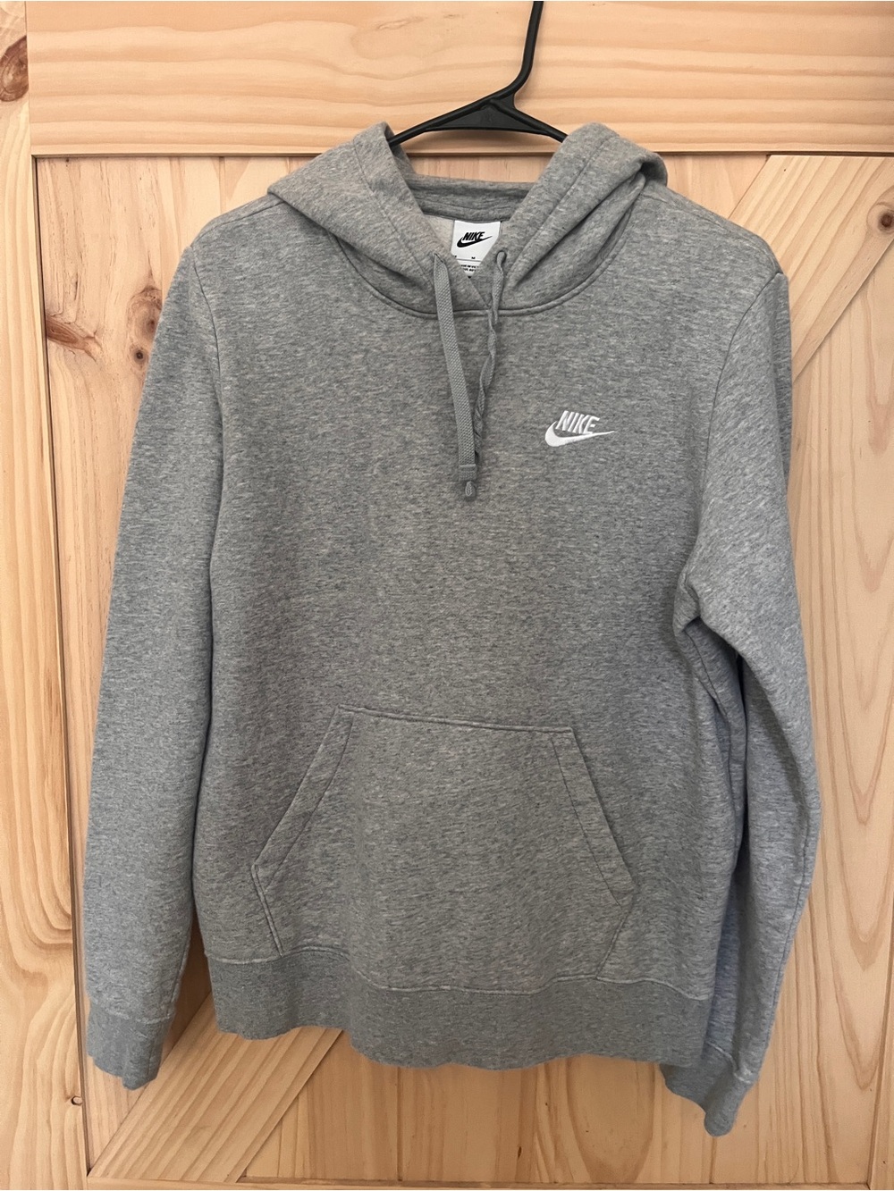 Nike Sportswear Club Fleece Women’s Gray Pullover Hoodie Medium DQ5793-063
